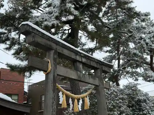 行田八幡神社の{uncategorized: "未分類", other: "その他", undefined: "問題あり", building: "その他建物", grave: "お墓", sacred_gate: "鳥居", guardian: "狛犬", statue: "像", buddha: "仏像", history: "歴史", nature: "自然", garden: "庭園", animal: "動物", pagoda: "塔", temizu: "手水舎", mountain_gate: "山門・神門", sanctuary: "本殿・本堂", subordinate: "末社・摂社", art: "芸術", scenery: "景色", jizo: "地蔵", ema: "絵馬", goshuin: "御朱印", omikuji: "おみくじ", items: "授与品その他", amulet: "お守り", goshuincho: "御朱印帳", eats: "食事", festival: "お祭り", votive_dance: "神楽", shichigosan: "七五三参", wedding: "結婚式", experience: "体験その他", initially: "初詣", around: "周辺", anti_infection: "感染症対策"}