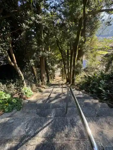 糸島市宇美八幡宮の{uncategorized: "未分類", other: "その他", undefined: "問題あり", building: "その他建物", grave: "お墓", sacred_gate: "鳥居", guardian: "狛犬", statue: "像", buddha: "仏像", history: "歴史", nature: "自然", garden: "庭園", animal: "動物", pagoda: "塔", temizu: "手水舎", mountain_gate: "山門・神門", sanctuary: "本殿・本堂", subordinate: "末社・摂社", art: "芸術", scenery: "景色", jizo: "地蔵", ema: "絵馬", goshuin: "御朱印", omikuji: "おみくじ", items: "授与品その他", amulet: "お守り", goshuincho: "御朱印帳", eats: "食事", festival: "お祭り", votive_dance: "神楽", shichigosan: "七五三参", wedding: "結婚式", experience: "体験その他", initially: "初詣", around: "周辺", anti_infection: "感染症対策"}