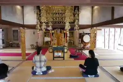 真野寺の本殿・本堂