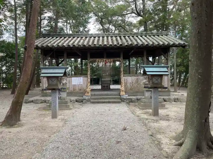 奈々美神社の{uncategorized: "未分類", other: "その他", undefined: "問題あり", building: "その他建物", grave: "お墓", sacred_gate: "鳥居", guardian: "狛犬", statue: "像", buddha: "仏像", history: "歴史", nature: "自然", garden: "庭園", animal: "動物", pagoda: "塔", temizu: "手水舎", mountain_gate: "山門・神門", sanctuary: "本殿・本堂", subordinate: "末社・摂社", art: "芸術", scenery: "景色", jizo: "地蔵", ema: "絵馬", goshuin: "御朱印", omikuji: "おみくじ", items: "授与品その他", amulet: "お守り", goshuincho: "御朱印帳", eats: "食事", festival: "お祭り", votive_dance: "神楽", shichigosan: "七五三参", wedding: "結婚式", experience: "体験その他", initially: "初詣", around: "周辺", anti_infection: "感染症対策"}