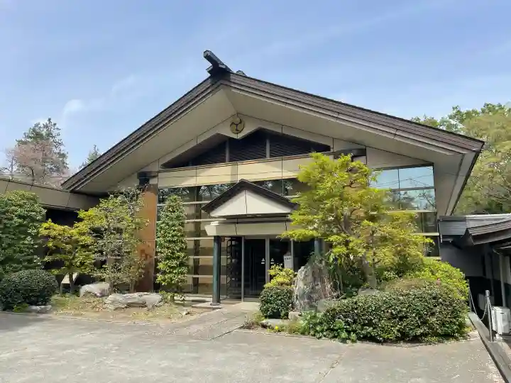 諏訪神社の{uncategorized: "未分類", other: "その他", undefined: "問題あり", building: "その他建物", grave: "お墓", sacred_gate: "鳥居", guardian: "狛犬", statue: "像", buddha: "仏像", history: "歴史", nature: "自然", garden: "庭園", animal: "動物", pagoda: "塔", temizu: "手水舎", mountain_gate: "山門・神門", sanctuary: "本殿・本堂", subordinate: "末社・摂社", art: "芸術", scenery: "景色", jizo: "地蔵", ema: "絵馬", goshuin: "御朱印", omikuji: "おみくじ", items: "授与品その他", amulet: "お守り", goshuincho: "御朱印帳", eats: "食事", festival: "お祭り", votive_dance: "神楽", shichigosan: "七五三参", wedding: "結婚式", experience: "体験その他", initially: "初詣", around: "周辺", anti_infection: "感染症対策"}