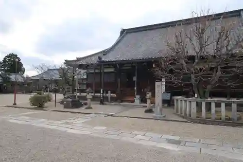 西大寺の本殿・本堂