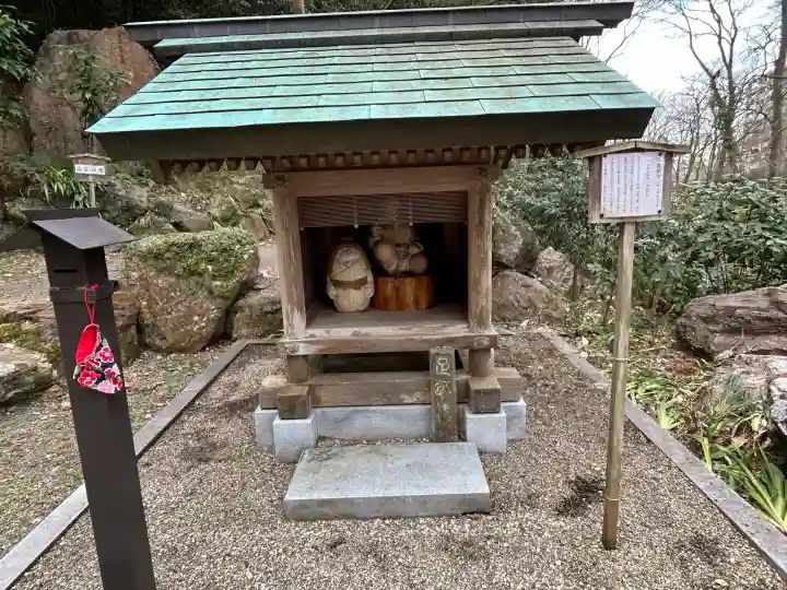 岐阜護國神社の{uncategorized: "未分類", other: "その他", undefined: "問題あり", building: "その他建物", grave: "お墓", sacred_gate: "鳥居", guardian: "狛犬", statue: "像", buddha: "仏像", history: "歴史", nature: "自然", garden: "庭園", animal: "動物", pagoda: "塔", temizu: "手水舎", mountain_gate: "山門・神門", sanctuary: "本殿・本堂", subordinate: "末社・摂社", art: "芸術", scenery: "景色", jizo: "地蔵", ema: "絵馬", goshuin: "御朱印", omikuji: "おみくじ", items: "授与品その他", amulet: "お守り", goshuincho: "御朱印帳", eats: "食事", festival: "お祭り", votive_dance: "神楽", shichigosan: "七五三参", wedding: "結婚式", experience: "体験その他", initially: "初詣", around: "周辺", anti_infection: "感染症対策"}