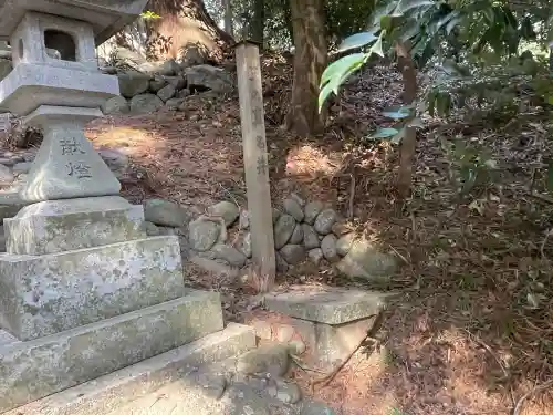 須加神社の{uncategorized: "未分類", other: "その他", undefined: "問題あり", building: "その他建物", grave: "お墓", sacred_gate: "鳥居", guardian: "狛犬", statue: "像", buddha: "仏像", history: "歴史", nature: "自然", garden: "庭園", animal: "動物", pagoda: "塔", temizu: "手水舎", mountain_gate: "山門・神門", sanctuary: "本殿・本堂", subordinate: "末社・摂社", art: "芸術", scenery: "景色", jizo: "地蔵", ema: "絵馬", goshuin: "御朱印", omikuji: "おみくじ", items: "授与品その他", amulet: "お守り", goshuincho: "御朱印帳", eats: "食事", festival: "お祭り", votive_dance: "神楽", shichigosan: "七五三参", wedding: "結婚式", experience: "体験その他", initially: "初詣", around: "周辺", anti_infection: "感染症対策"}