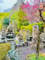 光明寺の{uncategorized: "未分類", other: "その他", undefined: "問題あり", building: "その他建物", grave: "お墓", sacred_gate: "鳥居", guardian: "狛犬", statue: "像", buddha: "仏像", history: "歴史", nature: "自然", garden: "庭園", animal: "動物", pagoda: "塔", temizu: "手水舎", mountain_gate: "山門・神門", sanctuary: "本殿・本堂", subordinate: "末社・摂社", art: "芸術", scenery: "景色", jizo: "地蔵", ema: "絵馬", goshuin: "御朱印", omikuji: "おみくじ", items: "授与品その他", amulet: "お守り", goshuincho: "御朱印帳", eats: "食事", festival: "お祭り", votive_dance: "神楽", shichigosan: "七五三参", wedding: "結婚式", experience: "体験その他", initially: "初詣", around: "周辺", anti_infection: "感染症対策"}