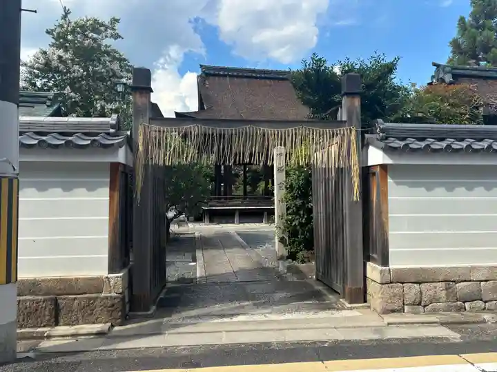 下御霊神社の山門・神門