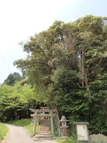 赤猪岩神社の建物その他