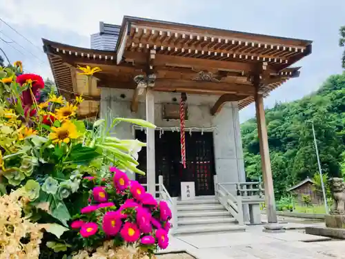 妙龍神社の本殿