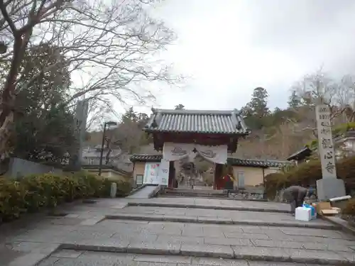 観心寺の山門