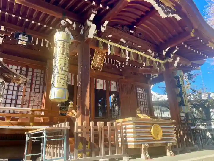 大鳥神社の{uncategorized: "未分類", other: "その他", undefined: "問題あり", building: "その他建物", grave: "お墓", sacred_gate: "鳥居", guardian: "狛犬", statue: "像", buddha: "仏像", history: "歴史", nature: "自然", garden: "庭園", animal: "動物", pagoda: "塔", temizu: "手水舎", mountain_gate: "山門・神門", sanctuary: "本殿・本堂", subordinate: "末社・摂社", art: "芸術", scenery: "景色", jizo: "地蔵", ema: "絵馬", goshuin: "御朱印", omikuji: "おみくじ", items: "授与品その他", amulet: "お守り", goshuincho: "御朱印帳", eats: "食事", festival: "お祭り", votive_dance: "神楽", shichigosan: "七五三参", wedding: "結婚式", experience: "体験その他", initially: "初詣", around: "周辺", anti_infection: "感染症対策"}