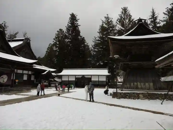 高野山金剛峯寺の{uncategorized: "未分類", other: "その他", undefined: "問題あり", building: "その他建物", grave: "お墓", sacred_gate: "鳥居", guardian: "狛犬", statue: "像", buddha: "仏像", history: "歴史", nature: "自然", garden: "庭園", animal: "動物", pagoda: "塔", temizu: "手水舎", mountain_gate: "山門・神門", sanctuary: "本殿・本堂", subordinate: "末社・摂社", art: "芸術", scenery: "景色", jizo: "地蔵", ema: "絵馬", goshuin: "御朱印", omikuji: "おみくじ", items: "授与品その他", amulet: "お守り", goshuincho: "御朱印帳", eats: "食事", festival: "お祭り", votive_dance: "神楽", shichigosan: "七五三参", wedding: "結婚式", experience: "体験その他", initially: "初詣", around: "周辺", anti_infection: "感染症対策"}