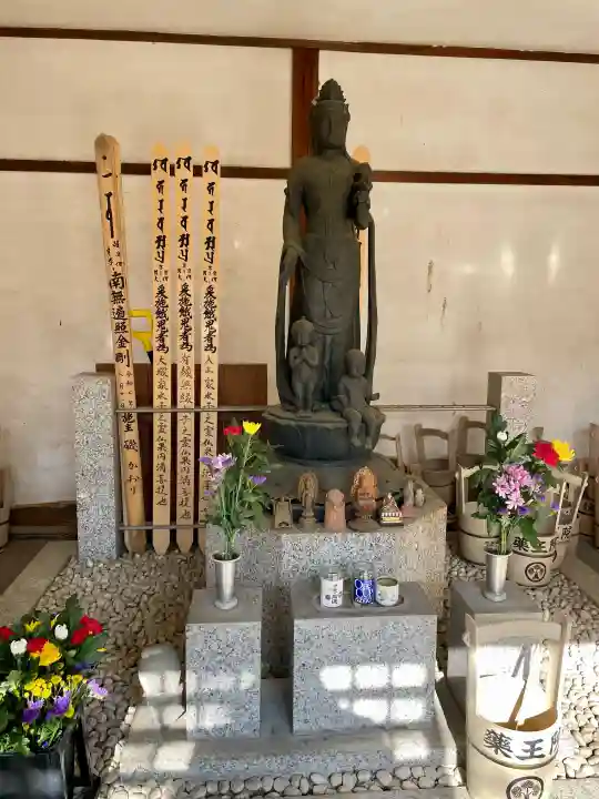 東長谷寺 薬王院の{uncategorized: "未分類", other: "その他", undefined: "問題あり", building: "その他建物", grave: "お墓", sacred_gate: "鳥居", guardian: "狛犬", statue: "像", buddha: "仏像", history: "歴史", nature: "自然", garden: "庭園", animal: "動物", pagoda: "塔", temizu: "手水舎", mountain_gate: "山門・神門", sanctuary: "本殿・本堂", subordinate: "末社・摂社", art: "芸術", scenery: "景色", jizo: "地蔵", ema: "絵馬", goshuin: "御朱印", omikuji: "おみくじ", items: "授与品その他", amulet: "お守り", goshuincho: "御朱印帳", eats: "食事", festival: "お祭り", votive_dance: "神楽", shichigosan: "七五三参", wedding: "結婚式", experience: "体験その他", initially: "初詣", around: "周辺", anti_infection: "感染症対策"}