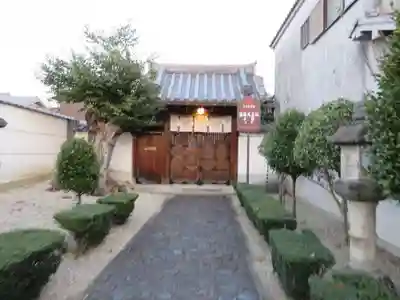 崇道天皇社の山門・神門