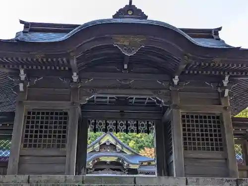 彌彦神社の山門