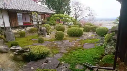 行基寺の庭園