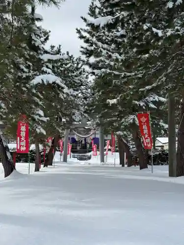 鹿部稲荷神社の{uncategorized: "未分類", other: "その他", undefined: "問題あり", building: "その他建物", grave: "お墓", sacred_gate: "鳥居", guardian: "狛犬", statue: "像", buddha: "仏像", history: "歴史", nature: "自然", garden: "庭園", animal: "動物", pagoda: "塔", temizu: "手水舎", mountain_gate: "山門・神門", sanctuary: "本殿・本堂", subordinate: "末社・摂社", art: "芸術", scenery: "景色", jizo: "地蔵", ema: "絵馬", goshuin: "御朱印", omikuji: "おみくじ", items: "授与品その他", amulet: "お守り", goshuincho: "御朱印帳", eats: "食事", festival: "お祭り", votive_dance: "神楽", shichigosan: "七五三参", wedding: "結婚式", experience: "体験その他", initially: "初詣", around: "周辺", anti_infection: "感染症対策"}