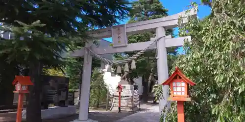 草加神社の鳥居