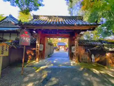𠮷水神社(吉水神社)の山門・神門