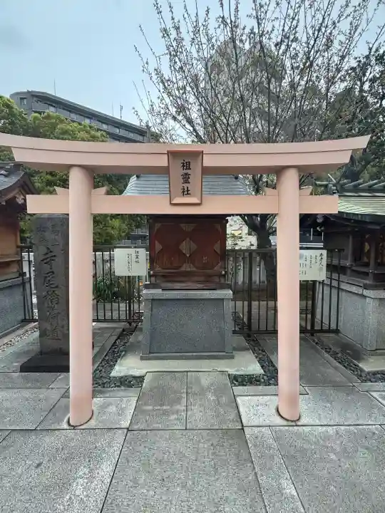 鶴見神社の{uncategorized: "未分類", other: "その他", undefined: "問題あり", building: "その他建物", grave: "お墓", sacred_gate: "鳥居", guardian: "狛犬", statue: "像", buddha: "仏像", history: "歴史", nature: "自然", garden: "庭園", animal: "動物", pagoda: "塔", temizu: "手水舎", mountain_gate: "山門・神門", sanctuary: "本殿・本堂", subordinate: "末社・摂社", art: "芸術", scenery: "景色", jizo: "地蔵", ema: "絵馬", goshuin: "御朱印", omikuji: "おみくじ", items: "授与品その他", amulet: "お守り", goshuincho: "御朱印帳", eats: "食事", festival: "お祭り", votive_dance: "神楽", shichigosan: "七五三参", wedding: "結婚式", experience: "体験その他", initially: "初詣", around: "周辺", anti_infection: "感染症対策"}