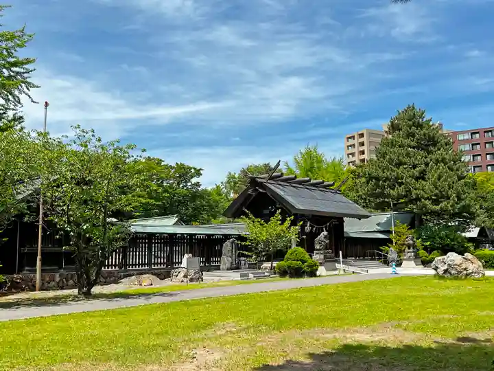 札幌護國神社の山門・神門