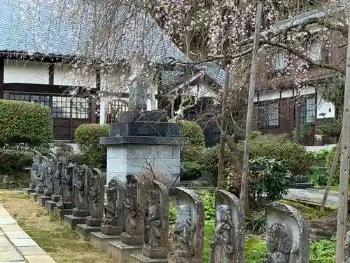 通安寺の像