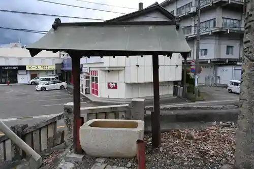 建神社の手水舎