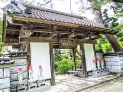 名川寺の山門