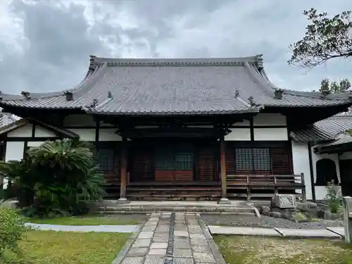 長母寺の本殿・本堂