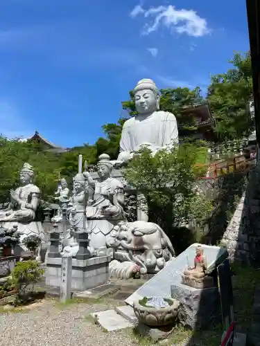 南法華寺（壷阪寺）の{uncategorized: "未分類", other: "その他", undefined: "問題あり", building: "その他建物", grave: "お墓", sacred_gate: "鳥居", guardian: "狛犬", statue: "像", buddha: "仏像", history: "歴史", nature: "自然", garden: "庭園", animal: "動物", pagoda: "塔", temizu: "手水舎", mountain_gate: "山門・神門", sanctuary: "本殿・本堂", subordinate: "末社・摂社", art: "芸術", scenery: "景色", jizo: "地蔵", ema: "絵馬", goshuin: "御朱印", omikuji: "おみくじ", items: "授与品その他", amulet: "お守り", goshuincho: "御朱印帳", eats: "食事", festival: "お祭り", votive_dance: "神楽", shichigosan: "七五三参", wedding: "結婚式", experience: "体験その他", initially: "初詣", around: "周辺", anti_infection: "感染症対策"}