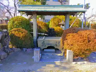 唐臼神社（唐臼町）の手水舎