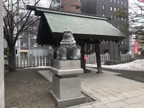 北海道神宮頓宮の狛犬