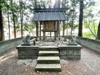 八柱神社 (上村)の{uncategorized: "未分類", other: "その他", undefined: "問題あり", building: "その他建物", grave: "お墓", sacred_gate: "鳥居", guardian: "狛犬", statue: "像", buddha: "仏像", history: "歴史", nature: "自然", garden: "庭園", animal: "動物", pagoda: "塔", temizu: "手水舎", mountain_gate: "山門・神門", sanctuary: "本殿・本堂", subordinate: "末社・摂社", art: "芸術", scenery: "景色", jizo: "地蔵", ema: "絵馬", goshuin: "御朱印", omikuji: "おみくじ", items: "授与品その他", amulet: "お守り", goshuincho: "御朱印帳", eats: "食事", festival: "お祭り", votive_dance: "神楽", shichigosan: "七五三参", wedding: "結婚式", experience: "体験その他", initially: "初詣", around: "周辺", anti_infection: "感染症対策"}