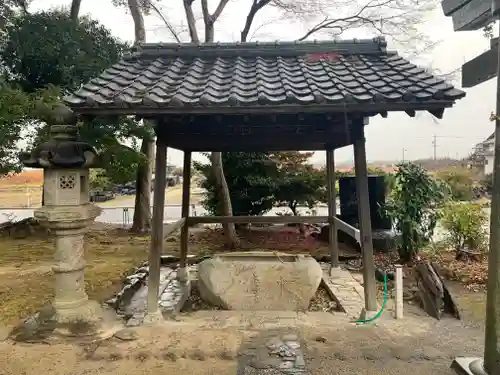 八幡社（西）の手水舎