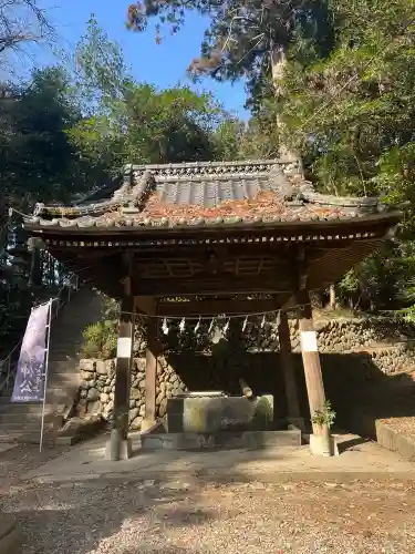 鎌形八幡神社の{uncategorized: "未分類", other: "その他", undefined: "問題あり", building: "その他建物", grave: "お墓", sacred_gate: "鳥居", guardian: "狛犬", statue: "像", buddha: "仏像", history: "歴史", nature: "自然", garden: "庭園", animal: "動物", pagoda: "塔", temizu: "手水舎", mountain_gate: "山門・神門", sanctuary: "本殿・本堂", subordinate: "末社・摂社", art: "芸術", scenery: "景色", jizo: "地蔵", ema: "絵馬", goshuin: "御朱印", omikuji: "おみくじ", items: "授与品その他", amulet: "お守り", goshuincho: "御朱印帳", eats: "食事", festival: "お祭り", votive_dance: "神楽", shichigosan: "七五三参", wedding: "結婚式", experience: "体験その他", initially: "初詣", around: "周辺", anti_infection: "感染症対策"}