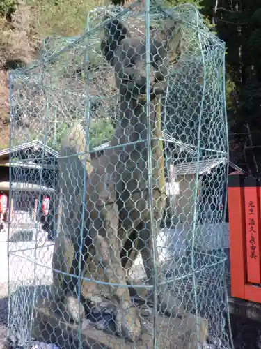 出世稲荷神社の狛犬