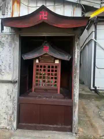 子安地蔵尊の{uncategorized: "未分類", other: "その他", undefined: "問題あり", building: "その他建物", grave: "お墓", sacred_gate: "鳥居", guardian: "狛犬", statue: "像", buddha: "仏像", history: "歴史", nature: "自然", garden: "庭園", animal: "動物", pagoda: "塔", temizu: "手水舎", mountain_gate: "山門・神門", sanctuary: "本殿・本堂", subordinate: "末社・摂社", art: "芸術", scenery: "景色", jizo: "地蔵", ema: "絵馬", goshuin: "御朱印", omikuji: "おみくじ", items: "授与品その他", amulet: "お守り", goshuincho: "御朱印帳", eats: "食事", festival: "お祭り", votive_dance: "神楽", shichigosan: "七五三参", wedding: "結婚式", experience: "体験その他", initially: "初詣", around: "周辺", anti_infection: "感染症対策"}