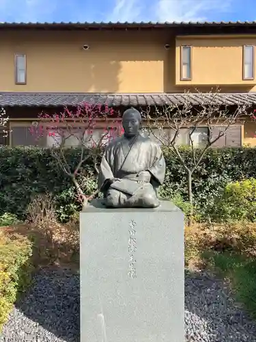 松陰神社の像