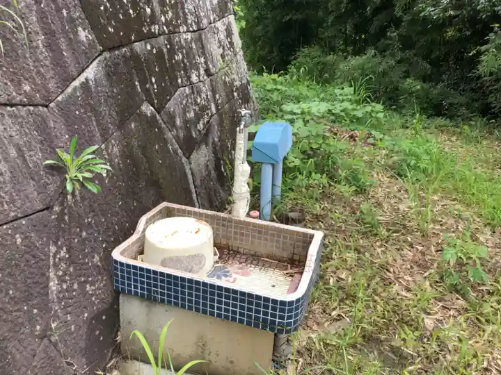 山梨岡神社の手水舎