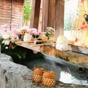 彌彦神社 (伊夜日子神社)の手水舎(2023年11月11日(土) 10時25分58秒投稿)