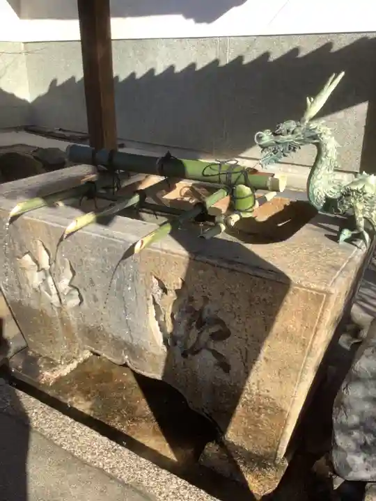 新羅神社の手水舎