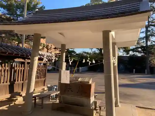 雄郡神社の手水舎