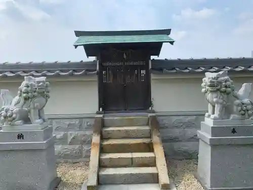 八龍神社（東八龍社）の狛犬