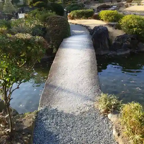 駒止稲荷神社の庭園