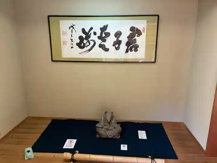 圓徳院の{uncategorized: "未分類", other: "その他", undefined: "問題あり", building: "その他建物", grave: "お墓", sacred_gate: "鳥居", guardian: "狛犬", statue: "像", buddha: "仏像", history: "歴史", nature: "自然", garden: "庭園", animal: "動物", pagoda: "塔", temizu: "手水舎", mountain_gate: "山門・神門", sanctuary: "本殿・本堂", subordinate: "末社・摂社", art: "芸術", scenery: "景色", jizo: "地蔵", ema: "絵馬", goshuin: "御朱印", omikuji: "おみくじ", items: "授与品その他", amulet: "お守り", goshuincho: "御朱印帳", eats: "食事", festival: "お祭り", votive_dance: "神楽", shichigosan: "七五三参", wedding: "結婚式", experience: "体験その他", initially: "初詣", around: "周辺", anti_infection: "感染症対策"}