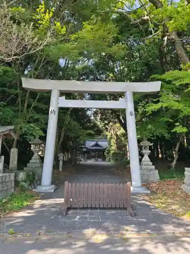 酒井神社の{uncategorized: "未分類", other: "その他", undefined: "問題あり", building: "その他建物", grave: "お墓", sacred_gate: "鳥居", guardian: "狛犬", statue: "像", buddha: "仏像", history: "歴史", nature: "自然", garden: "庭園", animal: "動物", pagoda: "塔", temizu: "手水舎", mountain_gate: "山門・神門", sanctuary: "本殿・本堂", subordinate: "末社・摂社", art: "芸術", scenery: "景色", jizo: "地蔵", ema: "絵馬", goshuin: "御朱印", omikuji: "おみくじ", items: "授与品その他", amulet: "お守り", goshuincho: "御朱印帳", eats: "食事", festival: "お祭り", votive_dance: "神楽", shichigosan: "七五三参", wedding: "結婚式", experience: "体験その他", initially: "初詣", around: "周辺", anti_infection: "感染症対策"}