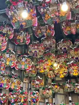 鷲神社の{uncategorized: "未分類", other: "その他", undefined: "問題あり", building: "その他建物", grave: "お墓", sacred_gate: "鳥居", guardian: "狛犬", statue: "像", buddha: "仏像", history: "歴史", nature: "自然", garden: "庭園", animal: "動物", pagoda: "塔", temizu: "手水舎", mountain_gate: "山門・神門", sanctuary: "本殿・本堂", subordinate: "末社・摂社", art: "芸術", scenery: "景色", jizo: "地蔵", ema: "絵馬", goshuin: "御朱印", omikuji: "おみくじ", items: "授与品その他", amulet: "お守り", goshuincho: "御朱印帳", eats: "食事", festival: "お祭り", votive_dance: "神楽", shichigosan: "七五三参", wedding: "結婚式", experience: "体験その他", initially: "初詣", around: "周辺", anti_infection: "感染症対策"}