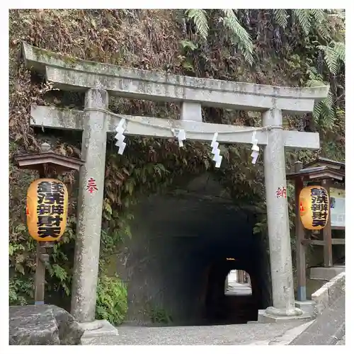 銭洗弁財天宇賀福神社の鳥居