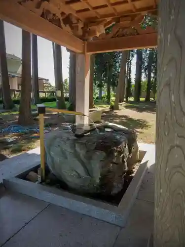 金井神社の手水舎