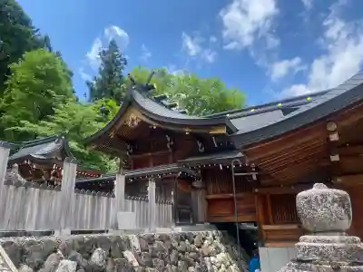 丹生川上神社(上社)の{uncategorized: "未分類", other: "その他", undefined: "問題あり", building: "その他建物", grave: "お墓", sacred_gate: "鳥居", guardian: "狛犬", statue: "像", buddha: "仏像", history: "歴史", nature: "自然", garden: "庭園", animal: "動物", pagoda: "塔", temizu: "手水舎", mountain_gate: "山門・神門", sanctuary: "本殿・本堂", subordinate: "末社・摂社", art: "芸術", scenery: "景色", jizo: "地蔵", ema: "絵馬", goshuin: "御朱印", omikuji: "おみくじ", items: "授与品その他", amulet: "お守り", goshuincho: "御朱印帳", eats: "食事", festival: "お祭り", votive_dance: "神楽", shichigosan: "七五三参", wedding: "結婚式", experience: "体験その他", initially: "初詣", around: "周辺", anti_infection: "感染症対策"}