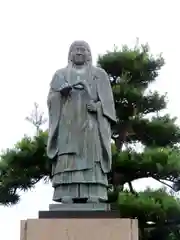 白山神社の像